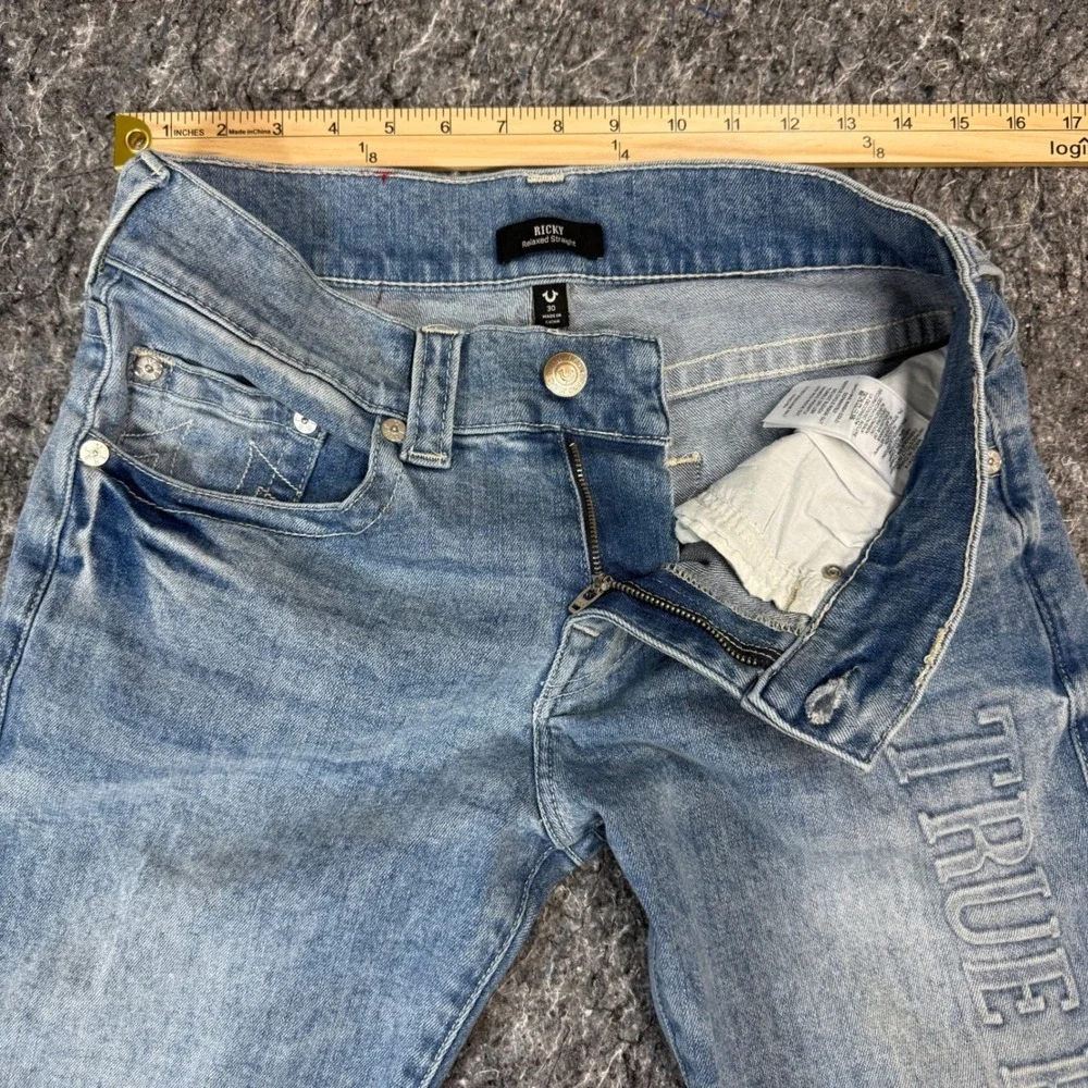 True Religion Ricky Relaxed Straight Jeans Mens 30 Light Wash Embossed Logo Blue